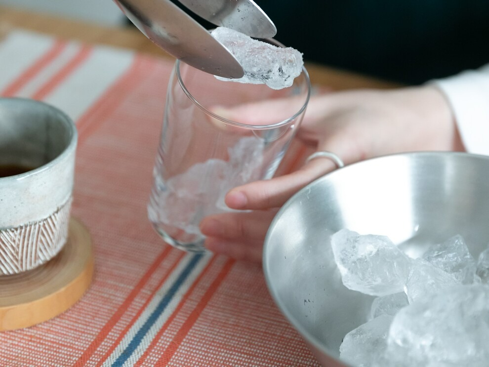 チャイソーダ　氷を入れるところ